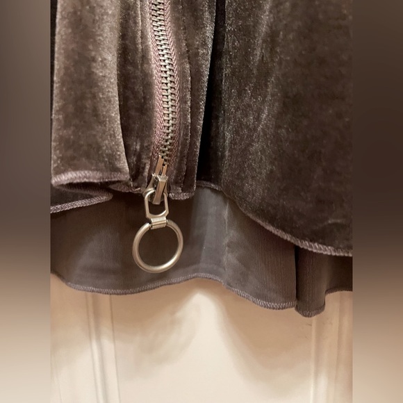 Z Avenue Hoodie with two side pockets. Finger ring pull with a two way zipper. - Picture 4 of 10